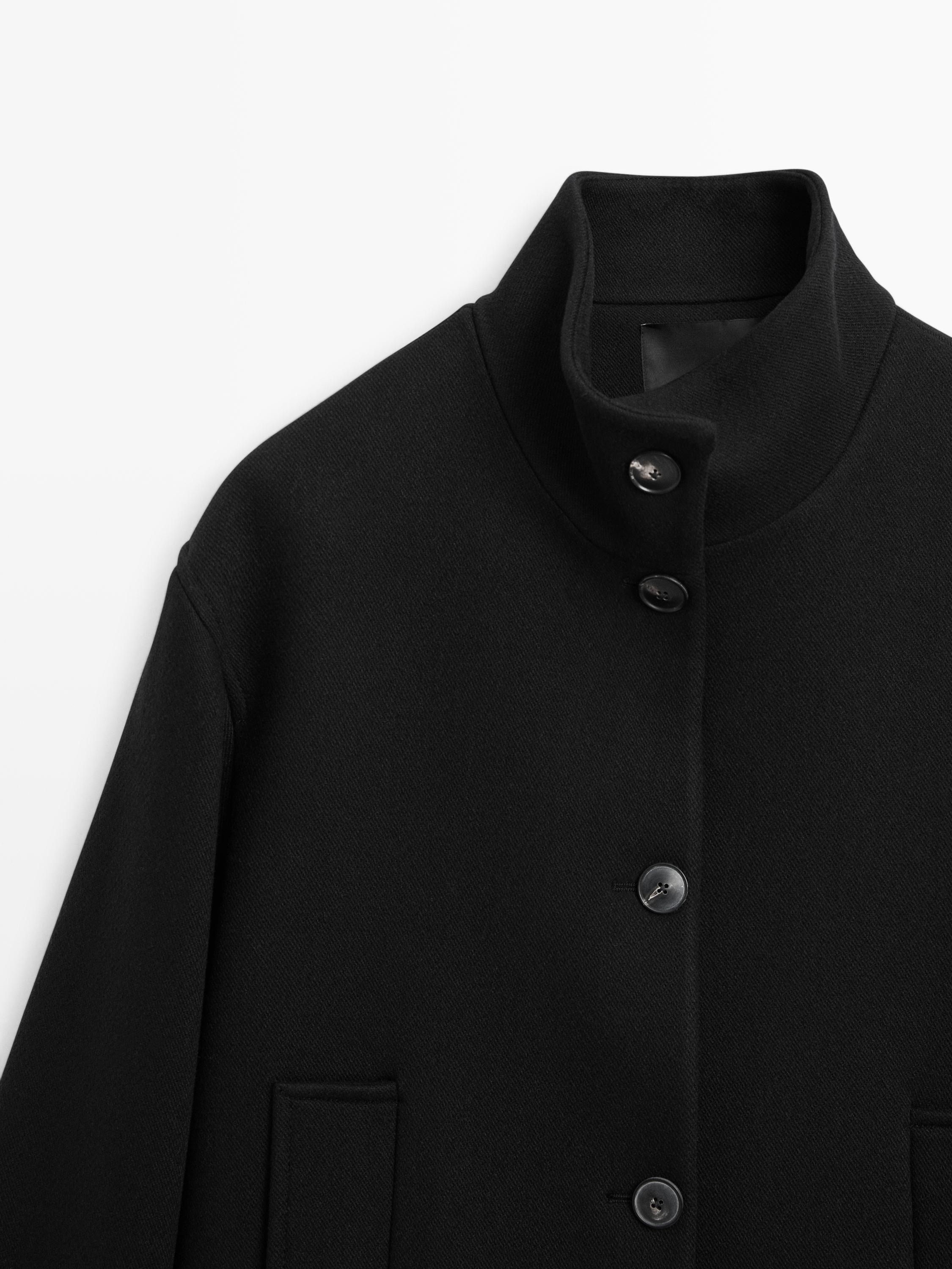 Manteau boutonné à col montant en laine mélangée